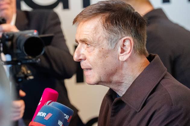 04.11.2025. Düsseldorf. NRW-Ministerpräsident Hendrik Wüst verleiht den Staatspreis an Fotograf Andreas Gursky. Die Laudatio auf den Preisträger hält Susanne Pfeffer, Direktorin des Museums für Moderne Künste in Frankfurt a. M., Camillo Grewe wird die Verleihung musikalisch untermalen. Als enge Vertraute Gurskys werden Andreas Frege (alias Campino) und Günther Netzer ebenfalls an der Veranstaltung und einem Talk über Andreas Gursky teilnehmen. Moderiert wird der Staatspreis von Judith Rakers. Düsseldorf K21, Kunstsammlung Nordrhein-Westfalen Nordrhein-Westfalen Deutschland