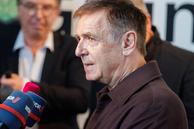 04.11.2025. Düsseldorf. NRW-Ministerpräsident Hendrik Wüst verleiht den Staatspreis an Fotograf Andreas Gursky. Die Laudatio auf den Preisträger hält Susanne Pfeffer, Direktorin des Museums für Moderne Künste in Frankfurt a. M., Camillo Grewe wird die Verleihung musikalisch untermalen. Als enge Vertraute Gurskys werden Andreas Frege (alias Campino) und Günther Netzer ebenfalls an der Veranstaltung und einem Talk über Andreas Gursky teilnehmen. Moderiert wird der Staatspreis von Judith Rakers. Düsseldorf K21, Kunstsammlung Nordrhein-Westfalen Nordrhein-Westfalen Deutschland