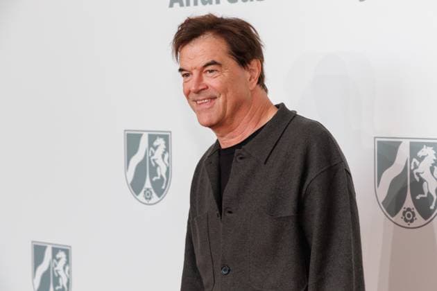 04.11.2025. Düsseldorf. NRW-Ministerpräsident Hendrik Wüst verleiht den Staatspreis an Fotograf Andreas Gursky. Die Laudatio auf den Preisträger hält Susanne Pfeffer, Direktorin des Museums für Moderne Künste in Frankfurt a. M., Camillo Grewe wird die Verleihung musikalisch untermalen. Als enge Vertraute Gurskys werden Andreas Frege (alias Campino) und Günther Netzer ebenfalls an der Veranstaltung und einem Talk über Andreas Gursky teilnehmen. Moderiert wird der Staatspreis von Judith Rakers. Düsseldorf K21, Kunstsammlung Nordrhein-Westfalen Nordrhein-Westfalen Deutschland