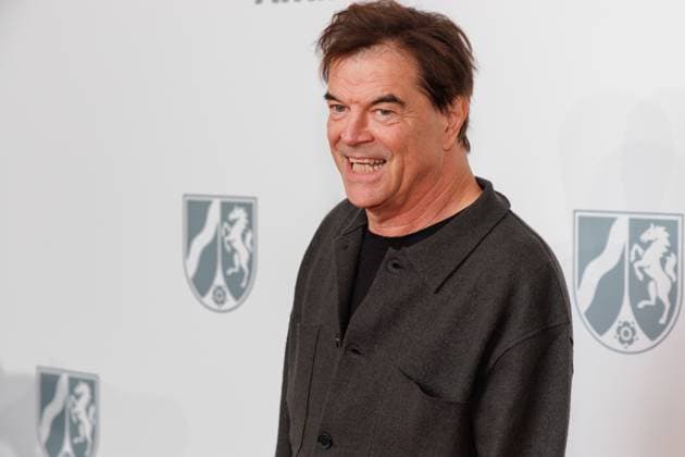 04.11.2025. Düsseldorf. NRW-Ministerpräsident Hendrik Wüst verleiht den Staatspreis an Fotograf Andreas Gursky. Die Laudatio auf den Preisträger hält Susanne Pfeffer, Direktorin des Museums für Moderne Künste in Frankfurt a. M., Camillo Grewe wird die Verleihung musikalisch untermalen. Als enge Vertraute Gurskys werden Andreas Frege (alias Campino) und Günther Netzer ebenfalls an der Veranstaltung und einem Talk über Andreas Gursky teilnehmen. Moderiert wird der Staatspreis von Judith Rakers. Düsseldorf K21, Kunstsammlung Nordrhein-Westfalen Nordrhein-Westfalen Deutschland