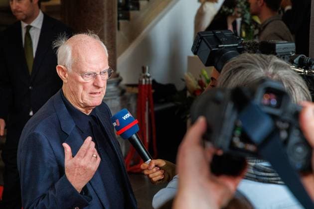 04.11.2025. Düsseldorf. NRW-Ministerpräsident Hendrik Wüst verleiht den Staatspreis an Fotograf Andreas Gursky. Die Laudatio auf den Preisträger hält Susanne Pfeffer, Direktorin des Museums für Moderne Künste in Frankfurt a. M., Camillo Grewe wird die Verleihung musikalisch untermalen. Als enge Vertraute Gurskys werden Andreas Frege (alias Campino) und Günther Netzer ebenfalls an der Veranstaltung und einem Talk über Andreas Gursky teilnehmen. Moderiert wird der Staatspreis von Judith Rakers. Düsseldorf K21, Kunstsammlung Nordrhein-Westfalen Nordrhein-Westfalen Deutschland