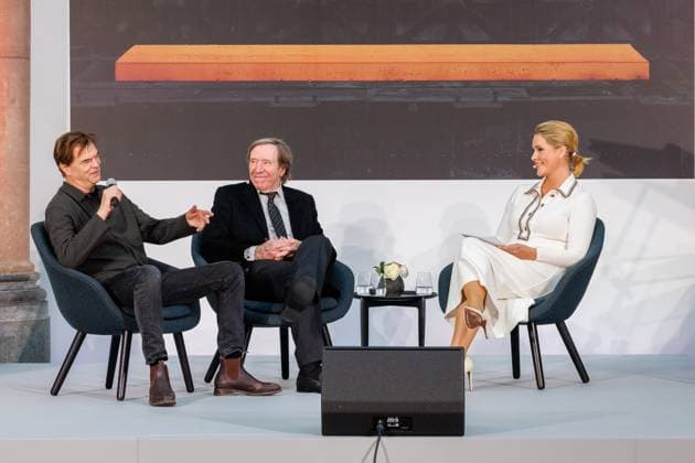 04.11.2025. Düsseldorf. NRW-Ministerpräsident Hendrik Wüst verleiht den Staatspreis an Fotograf Andreas Gursky. Die Laudatio auf den Preisträger hält Susanne Pfeffer, Direktorin des Museums für Moderne Künste in Frankfurt a. M., Camillo Grewe wird die Verleihung musikalisch untermalen. Als enge Vertraute Gurskys werden Andreas Frege (alias Campino) und Günther Netzer ebenfalls an der Veranstaltung und einem Talk über Andreas Gursky teilnehmen. Moderiert wird der Staatspreis von Judith Rakers. Düsseldorf K21, Kunstsammlung Nordrhein-Westfalen Nordrhein-Westfalen Deutschland