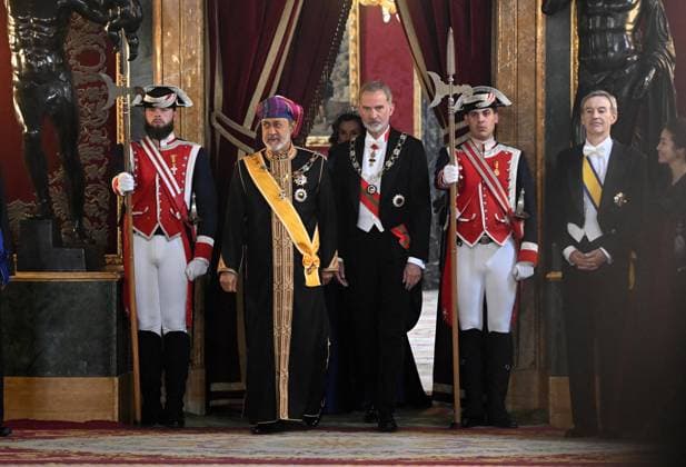 The King and Queen of Spain host a gala dinner in honor of the Sultan of Oman King Felipe and Queen Letizia, with the Sultan of Oman, Haitham Bin Tarik, during the gala dinner held in his honor at the Royal Palace, on November 4, 2025, in Madrid Spain ROYAL HOUSE GENTE José Madrid Madrid Madrid Spain  Copyright: xJosÃ xOlivax 7076903