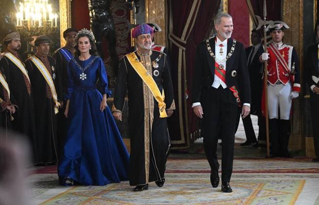 The King and Queen of Spain host a gala dinner in honor of the Sultan of Oman King Felipe and Queen Letizia, with the Sultan of Oman, Haitham Bin Tarik, during the gala dinner held in his honor at the Royal Palace, on November 4, 2025, in Madrid Spain ROYAL HOUSE GENTE José Madrid Madrid Madrid Spain  Copyright: xJosÃ xOlivax 7076908