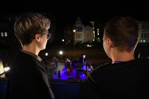 November 4, 2025, Cottbus, Brandenburg, Germany: Two guests wait at the Staatstheater Cottbus balcon ahead of the opening ceremony of the 35th FilmFestival Cottbus (FFC), one of the leading events dedicated to Eastern European cinema. The 2025 edition runs from November 4 to 9, presenting around 140 films from more than 40 countries. Held in Cottbus, a bilingual German-Sorbian city near the Polish border, the festival brings together filmmakers, industry representatives, and audiences to celebrate cultural diversity and promote Central and Eastern European cinema. Cottbus Germany - ZUMAf146 20251104_zip_f146_009 Copyright: xRouzbehxFouladix
