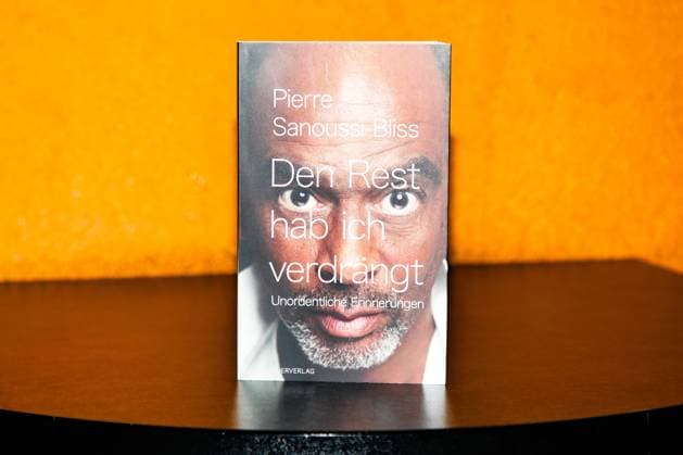 Buchpräsentation von Pierre Sanoussi-Bliss in Berlin Berlin, 04.11.2025 Buch von Pierre Sanoussi-Bliss Buches Den Rest hab ich verdrängt in Berlin Berlin Copyright: xMatthiasxGränzdörferx