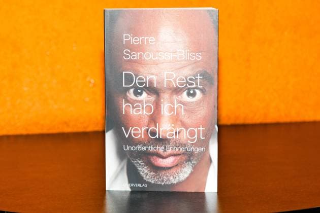 Buchpräsentation von Pierre Sanoussi-Bliss in Berlin Berlin, 04.11.2025 Buch von Pierre Sanoussi-Bliss Buches Den Rest hab ich verdrängt in Berlin Berlin Copyright: xMatthiasxGränzdörferx