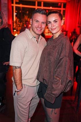 Henning Merten mit Ehefrau Denise Merten bei der Premiere der neuen ProSieben-Show Die Abrechnung - Der Promi-Showdown im Festsaal Kreuzberg in Berlin am 04.11.2025