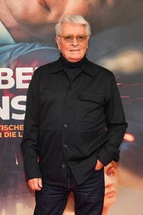 Henry Huebchen bei der Das Leben der Wuensche Film Premiere am 4.11.2025 im Mathaeser Filmpalast in Muenchen Matthias Schweighoefers -Das Leben der Wuensche- Filmpremiere in Muenchen