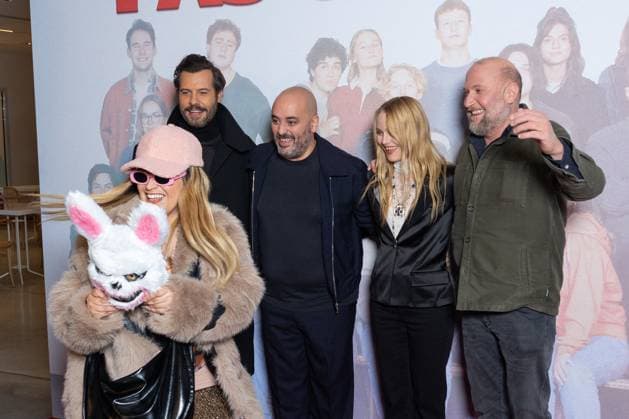 T as Pas Change Paris Film Premiere Laurent Lafitte, Jerome Commandeur, Vanessa Paradis, Francois Damiens and Laam attends T as Pas Changé Paris Film Premiere at Pathe Palace on November 04, 2025 in Paris, France. Photo by Nasser Berzane ABACAPRESS.COM Paris France  Copyright: xBerzanexNasser ABACAx