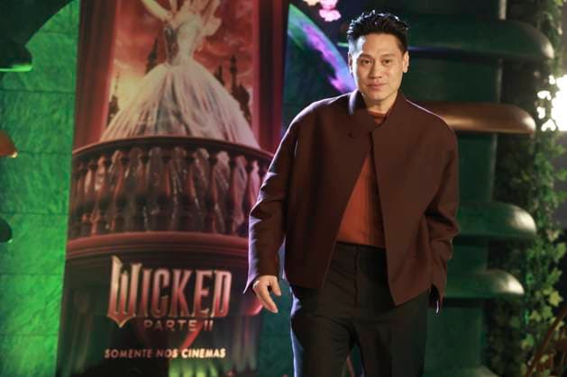 premiere of Wicked: Part II in Sao Paulo Sao Paulo (SP), 04 11 2025 - Cinema Wicked II SP - Director Jon M. Chu, during the premiere of Wicked: Part II with part of the cast, including Jonathan Bailey (Fiyero) and Cynthia Erivo (Elphaba), at Suhai Music Hall in Sao Paulo on Tuesday, November 4, 2025. (Foto: Leco Viana Thenews2 imago images) premiere of Wicked: Part II in Sao Paulo  Copyright: xLecoxVianax
