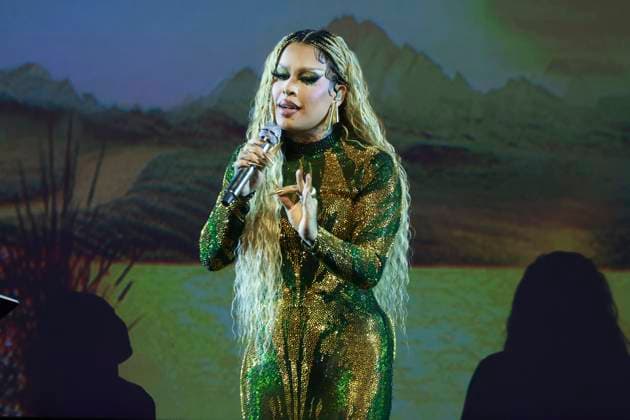premiere of Wicked: Part II in Sao Paulo Sao Paulo (SP), 04 11 2025 - Cinema Wicked II SP - Singer Gloria Groove during a performance at the premiere of Wicked: Part II with part of the cast including Jon M. Chu (director), Jonathan Bailey (Fiyero), Cynthia Erivo (Elphaba), at Suhai Music Hall in Sao Paulo on Tuesday, November 4, 2025. (Foto: Leco Viana Thenews2 imago images) premiere of Wicked: Part II in Sao Paulo  Copyright: xLecoxVianax