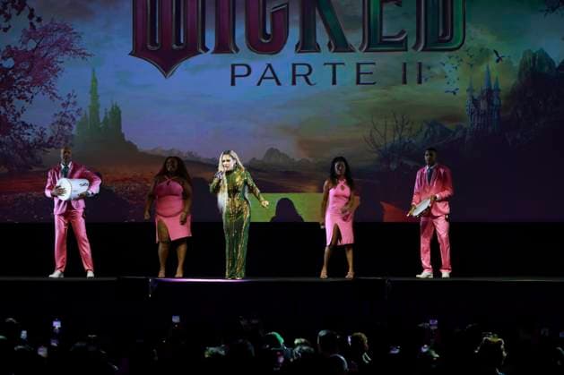 premiere of Wicked: Part II in Sao Paulo Sao Paulo (SP), 04 11 2025 - Cinema Wicked II SP - Singer Gloria Groove during a performance at the premiere of Wicked: Part II with part of the cast including Jon M. Chu (director), Jonathan Bailey (Fiyero), Cynthia Erivo (Elphaba), at Suhai Music Hall in Sao Paulo on Tuesday, November 4, 2025. (Foto: Leco Viana Thenews2 imago images) premiere of Wicked: Part II in Sao Paulo  Copyright: xLecoxVianax