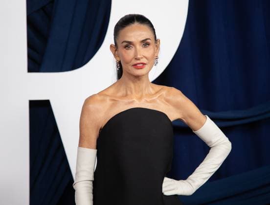 Entertainment Bilder des Tages Demi Moore arrives on the red carpet for the Glamour Women of the Year Awards on Tuesday, November 4, 2025 at The Plaza Hotel in New York City.  NYP20251104593 SERENAxXUxNING