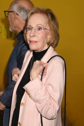 LOS ANGELES, CALIFORNIA - NOVEMBER 04: Carol Burnett at the Apple TV world premiere of Pluribus at DGA Theater Complex on November 04, 2025 in Los Angeles, California Copyright: xJeffreyxMayerx xMediaPunchx