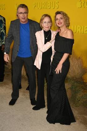 LOS ANGELES, CALIFORNIA - NOVEMBER 04: Carol Burnett and Rhea Seehorn at the Apple TV world premiere of Pluribus at DGA Theater Complex on November 04, 2025 in Los Angeles, California Copyright: xJeffreyxMayerx xMediaPunchx
