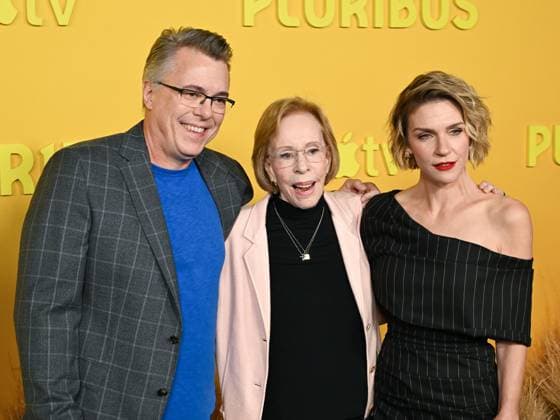 November 4, 2025, Hollywood, California, USA: VINCE GILLIGAN, CAROL BURNETT and RHEA SEEHORN attend the Red Carpet World Premiere Of Apple TV+ s Pluribus Hollywood USA - ZUMAb173 20251104_aap_b173_001 Copyright: xBillyxBennightx