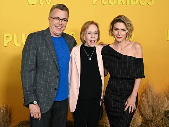November 4, 2025, Hollywood, California, USA: VINCE GILLIGAN, CAROL BURNETT and RHEA SEEHORN attend the Red Carpet World Premiere Of Apple TV+ s Pluribus Hollywood USA - ZUMAb173 20251104_aap_b173_003 Copyright: xBillyxBennightx