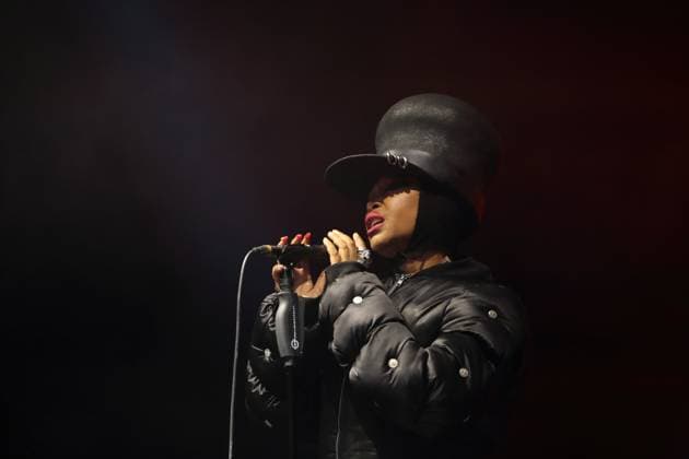 Erykah Badu bei einem Konzert in der Uber Eats Music Hall in Berlin, 4. November 2025. Erykah Badu Konzert Berlin