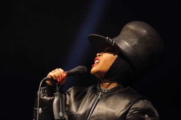 News Bilder des Tages Entertainment Bilder des Tages Erykah Badu bei einem Konzert in der Uber Eats Music Hall in Berlin, 4. November 2025. Erykah Badu Konzert Berlin
