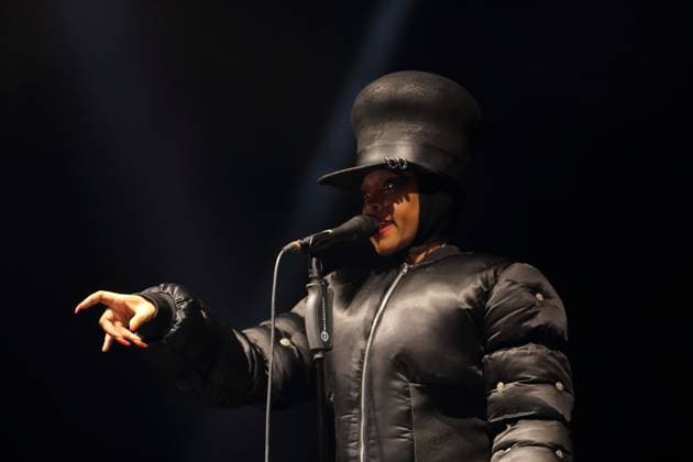 Erykah Badu bei einem Konzert in der Uber Eats Music Hall in Berlin, 4. November 2025. Erykah Badu Konzert Berlin