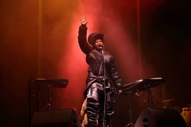Erykah Badu bei einem Konzert in der Uber Eats Music Hall in Berlin, 4. November 2025. Erykah Badu Konzert Berlin