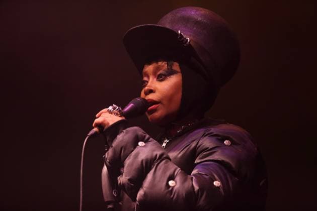 Erykah Badu bei einem Konzert in der Uber Eats Music Hall in Berlin, 4. November 2025. Erykah Badu Konzert Berlin