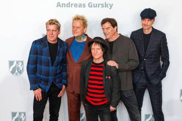 Die Toten Hosen bei der Verleihung des Staatspreises des Landes Nordrhein-Westfalen 2025 an Fotograf Andreas Gursky im K21. Düsseldorf, 04.11.2025