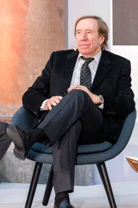 Günter Netzer bei der Verleihung des Staatspreises des Landes Nordrhein-Westfalen 2025 an Fotograf Andreas Gursky im K21. Düsseldorf, 04.11.2025