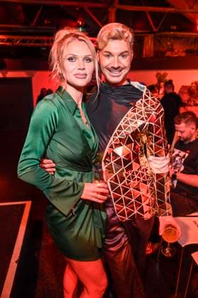 abb Abrechnung- Sara Kulka und Sam Dylan zu Gast beim exklusiven Vorab Screenings der neuen Pro Sieben Reality-Show Die Abrechnung Der Promi Showdown im Festsaal Kreuzberg Berlin am 04.11.2025in Berlin Berlin Deutschland