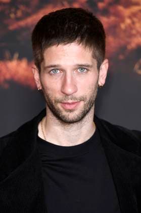 Slavko Popadic bei der Premiere der ARD-Miniserie Schwarzes Gold im Kuppelsaal. Hannover, 04.11.2025