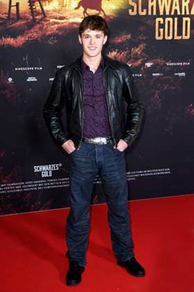 Leo Knizka bei der Premiere der ARD-Miniserie Schwarzes Gold im Kuppelsaal. Hannover, 04.11.2025