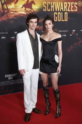 Aaron Hilmer und Harriet Herbig-Matten bei der Premiere der ARD-Miniserie Schwarzes Gold im Kuppelsaal. Hannover, 04.11.2025