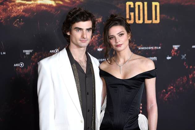 Aaron Hilmer und Harriet Herbig-Matten bei der Premiere der ARD-Miniserie Schwarzes Gold im Kuppelsaal. Hannover, 04.11.2025