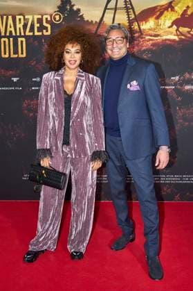 Khadra Sufi und Mousse T. bei der Premiere der ARD-Miniserie Schwarzes Gold im Kuppelsaal. Hannover, 04.11.2025