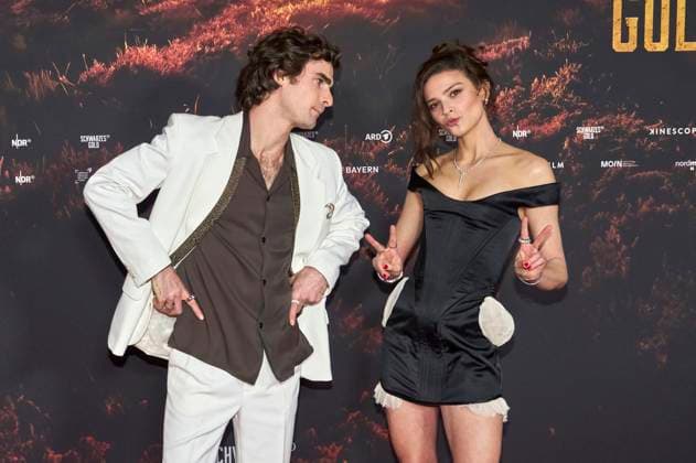 Aaron Hilmer und Harriet Herbig-Matten bei der Premiere der ARD-Miniserie Schwarzes Gold im Kuppelsaal. Hannover, 04.11.2025