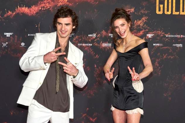 Aaron Hilmer und Harriet Herbig-Matten bei der Premiere der ARD-Miniserie Schwarzes Gold im Kuppelsaal. Hannover, 04.11.2025