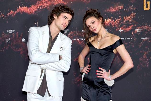 Aaron Hilmer und Harriet Herbig-Matten bei der Premiere der ARD-Miniserie Schwarzes Gold im Kuppelsaal. Hannover, 04.11.2025