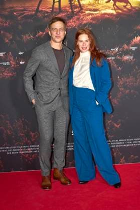 Tom Wlaschiha und Henny Reents bei der Premiere der ARD-Miniserie Schwarzes Gold im Kuppelsaal. Hannover, 04.11.2025