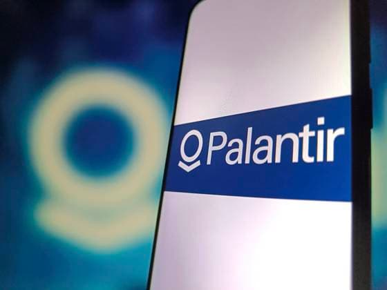 Illustration Palantir SUQIAN, CHINA - NOVEMBER 5, 2025 - An illustration photo shows Palantir logo in a smartphone in Suqian, Jiangsu Province, China on November 5, 2025. Suqian Jiangsu China  Copyright: xCFOTOx i1762363062114