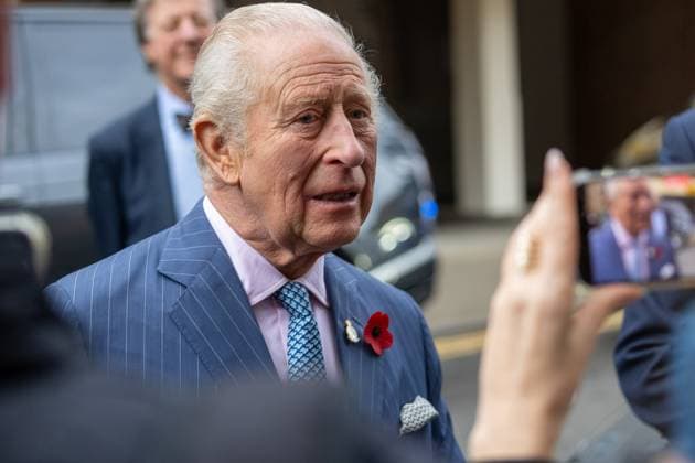 King Charles III visits veteran health care center in London LONDON, UNITED KINGDOM - November 5: King Charles III leaves Chatfield Health Care in London, United Kingdom on November 5, 2025. King Charles’s visit to Chatfield. a center offering specialist health care to veterans, came ahead of Armistice Day anniversary. Ilyas Tayfun Salci Anadolu London United Kingdom. Editorial use only. Please get in touch for any other usage.  Copyright: x2025xAnadoluxÄ°lyasxTayfunxSalcÄ±x