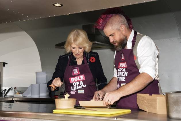 Community volunteering celebration Queen Camilla helps Spudman prepare food as he delivers jacket potatoes in a Royal Voluntary Service food truck, as she hosts members of the National Association of Care Catering (NACC), and representatives from Royal Voluntary Service (RVS) in a celebration of community volunteering during Meals on Wheels Week, at Clarence House in central London. Picture date: Wednesday November 5, 2025., Credit:Jordan Pettitt Avalon UK, London  Copyright: xJordanxPettittx xAvalonx 1050493375