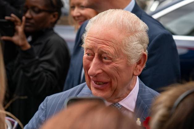 His Majesty The King Charles III visiting Chatfield Health Care to find out more about the services and bespoke support they provide to veterans. In London, UK, on 5th November 2025. His Majesty The King Charles III visiting Chatfield Health Care to find out more about the services and bespoke support they provide to veterans. In London, UK, on 5th November 2025., Credit:Oleksii Ovcharenko Avalon United Kingdom, London  Copyright: xOleksiixOvcharenkox xAvalonx 1050494180