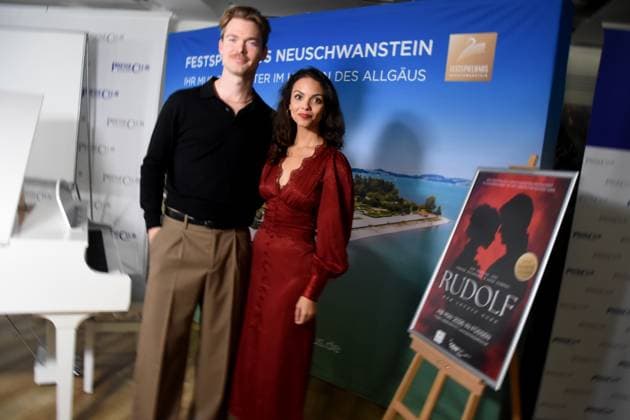 Musicaldarsteller Oedo Koipers Katia Bischoff Muenchen 05.11.2025 Presseclub Muenchen Praesentation-Musical-im Festspielhaus Neuschwanstein:Deutschlandpremiere von RUDOLF Der letzte Kuss Fuessen Foto Muenchen