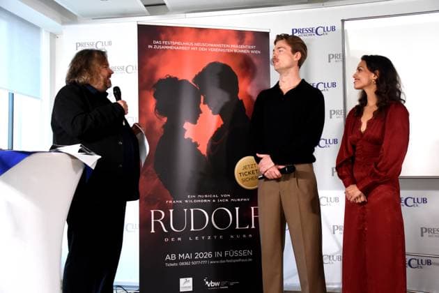 Benjamin Sahler Intendant, Festspielhaus Neuschwanstein Musicaldarsteller Oedo Koipers Katia Bischoff Muenchen 05.11.2025 Presseclub Muenchen Praesentation-Musical-im Festspielhaus Neuschwanstein:Deutschlandpremiere von RUDOLF Der letzte Kuss Fuessen Foto Muenchen