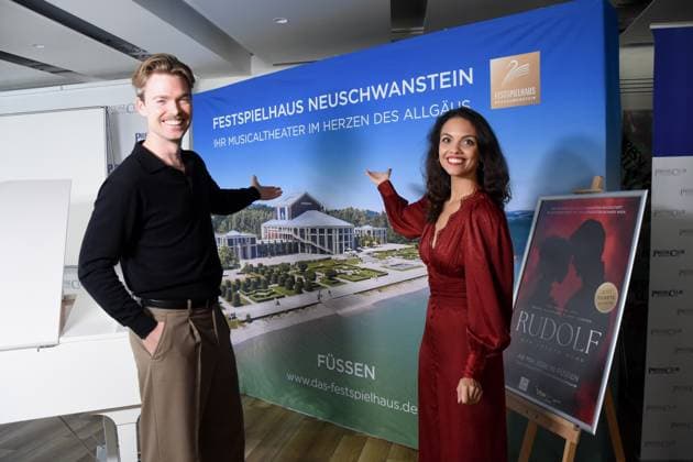 Musicaldarsteller Oedo Koipers Katia Bischoff Muenchen 05.11.2025 Presseclub Muenchen Praesentation-Musical-im Festspielhaus Neuschwanstein:Deutschlandpremiere von RUDOLF Der letzte Kuss Fuessen Foto Muenchen