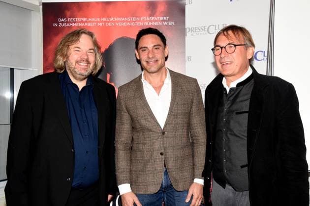 Benjamin Sahler Intendant, Festspielhaus Neuschwanstein Alex Balga Regisseur Thomas Linsmayer Deutsches Theater GF. Muenchen 05.11.2025 Presseclub Muenchen Praesentation-Musical im Festspielhaus Neuschwanstein:Deutschlandpremiere von RUDOLF Der letzte Kuss Fuessen Foto Muenchen