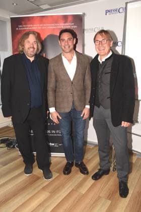 Benjamin Sahler Intendant, Festspielhaus Neuschwanstein Alex Balga Regisseur Thomas Linsmayer Deutsches Theater GF. Muenchen 05.11.2025 Presseclub Muenchen Praesentation-Musical im Festspielhaus Neuschwanstein:Deutschlandpremiere von RUDOLF Der letzte Kuss Fuessen Foto Muenchen