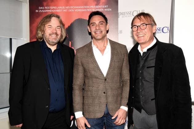 Benjamin Sahler Intendant, Festspielhaus Neuschwanstein Alex Balga Regisseur Thomas Linsmayer Deutsches Theater GF. Muenchen 05.11.2025 Presseclub Muenchen Praesentation-Musical im Festspielhaus Neuschwanstein:Deutschlandpremiere von RUDOLF Der letzte Kuss Fuessen Foto Muenchen
