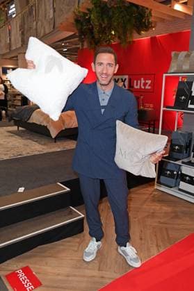 Marcel Remus bei der Präsentation der Marcel Remus Bettenwarenkollektion Bedtime Stories im Premium-Möbel- und Einrichtungshaus XXXLutz in Nürnberg am 05.11.2025